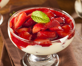 Картинка еда мороженое +десерты клубника