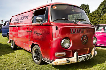 Картинка автомобили выставки+и+уличные+фото авто красный