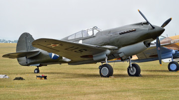 Картинка curtiss+p-40b+tomahawk авиация боевые+самолёты истребитель поле