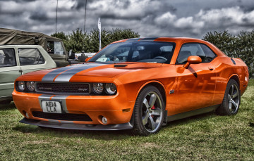 Картинка автомобили выставки+и+уличные+фото красный авто