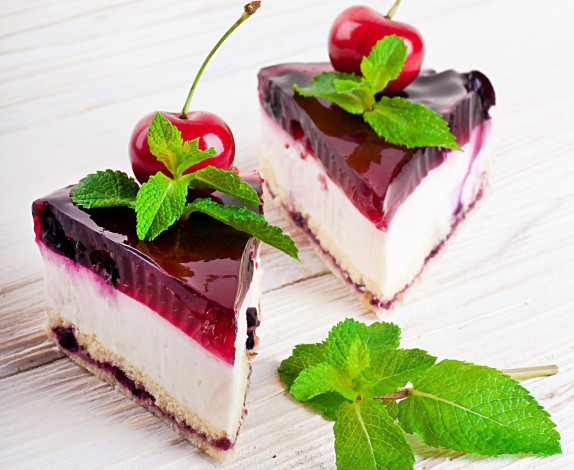 Обои картинки фото еда, пирожные,  кексы,  печенье, мята, вишня, пирожное