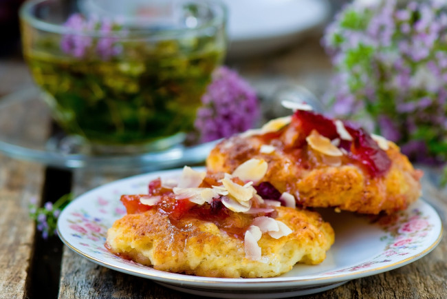 Обои картинки фото еда, блины,  оладьи, миндаль, сливы
