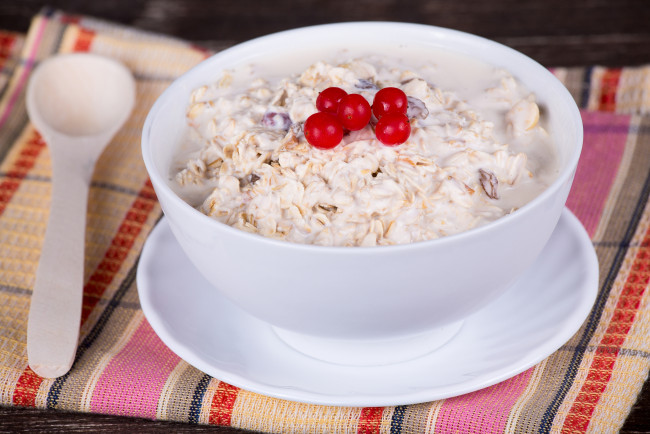 Обои картинки фото еда, разное, мюсли, завтрак, ягоды, красная, смородина