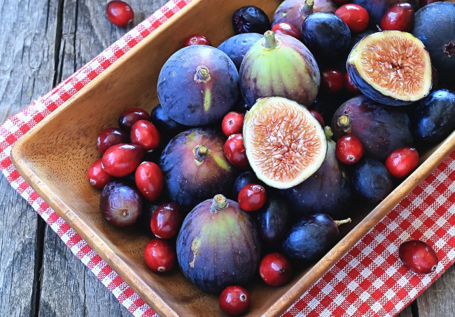 Обои картинки фото еда, фрукты,  ягоды, клюква, инжир