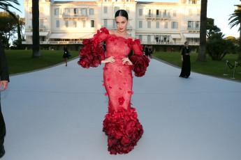 Картинка музыка katy+perry кети перри певица платье здание