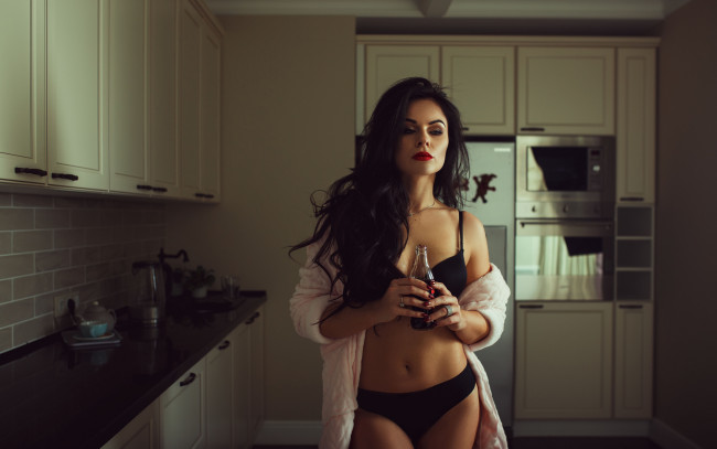 Обои картинки фото девушки, -unsort , брюнетки,  шатенки, девушка, взгляд, фон