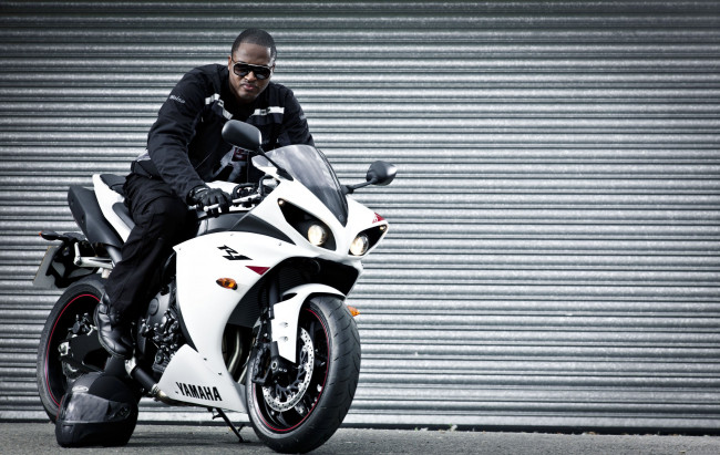 Обои картинки фото музыка, -временный, мотоцикл, взгляд, мужчина, байкер, музыкант