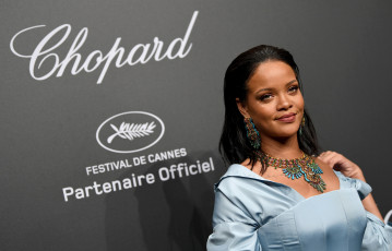 Картинка музыка rihanna украшения улыбка певица