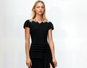 Картинка девушки саша+пивоварова модель блондинка платье