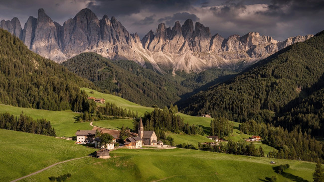 Обои картинки фото val di funes, santa maddalena, italy, города, валь-де-фюнес,  санта-маддалена , италия, val, di, funes, santa, maddalena