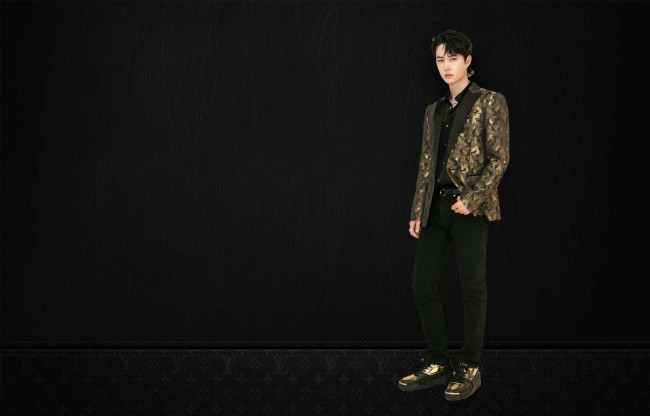 Обои картинки фото мужчины, wang yi bo, певец, актер, пиджак
