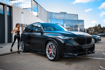 Картинка девушка+и+авто автомобили -авто+с+девушками девушка женщина брюнетка темноволосая сексуальная модель звезда позирует разная обувь верхняя стильная одежда нижнее эротическое бельё трусы лифчик колготки чулки аксессуары макияж и множество элементов на фотографии