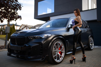 Картинка девушка+и+авто автомобили -авто+с+девушками девушка женщина брюнетка темноволосая сексуальная модель звезда позирует разная обувь верхняя стильная одежда нижнее эротическое бельё трусы лифчик колготки чулки аксессуары макияж и множество элементов на фотографии