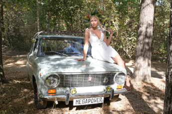 обоя девушка и авто, автомобили, -авто с девушками, девушка, женщина, блондинка, светловолосая, сексуальная, модель, звезда, позирует, разная, обувь, верхняя, стильная, одежда, нижнее, эротическое, бельё, трусы, лифчик, колготки, чулки, аксессуары, макияж, и, множество, элементов, на, фотографии