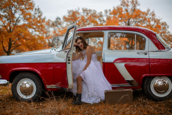 обоя девушка и авто, автомобили, -авто с девушками, девушка, женщина, шатенка, темноволосая, сексуальная, модель, звезда, позирует, разная, обувь, верхняя, стильная, одежда, нижнее, эротическое, бельё, трусы, лифчик, колготки, чулки, аксессуары, макияж, и, множество, элементов, на, фотографии