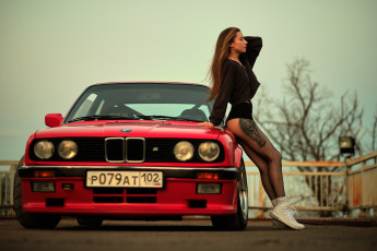 Картинка девушка+и+авто автомобили -авто+с+девушками девушка женщина шатенка темноволосая сексуальная модель звезда позирует разная обувь верхняя стильная одежда нижнее эротическое бельё трусы лифчик колготки чулки аксессуары макияж и множество элементов на фотографии