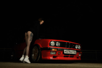 Картинка девушка+и+авто автомобили -авто+с+девушками девушка женщина шатенка темноволосая сексуальная модель звезда позирует разная обувь верхняя стильная одежда нижнее эротическое бельё трусы лифчик колготки чулки аксессуары макияж и множество элементов на фотографии