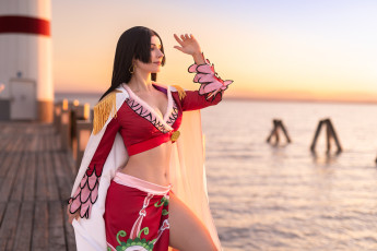 обоя косплей модель, девушки, - креатив,  косплей, девушка, женщина, брюнетка, темноволосая, сексуальная, модель, звезда, позирует, разная, обувь, верхняя, стильная, одежда, нижнее, эротическое, бельё, трусы, лифчик, колготки, чулки, аксессуары, макияж, и, множество, элементов, на, фотографии