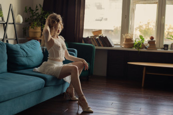 Картинка сексуальная+девушка девушки -+блондинки +светловолосые девушка женщина блондинка светловолосая сексуальная модель звезда позирует разная обувь верхняя стильная одежда нижнее эротическое бельё трусы лифчик колготки чулки аксессуары макияж и множество элементов на фотографии