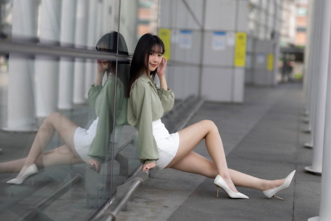 Обои картинки фото азиатская красота, девушки, - азиатки, девушка, женщина, брюнетка, темноволосая, сексуальная, модель, звезда, позирует, разная, обувь, верхняя, стильная, одежда, нижнее, эротическое, бельё, трусы, лифчик, колготки, чулки, аксессуары, макияж, и, множество, элементов, на, фотографии