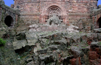 Картинка разное рельефы статуи музейные экспонаты скульптура