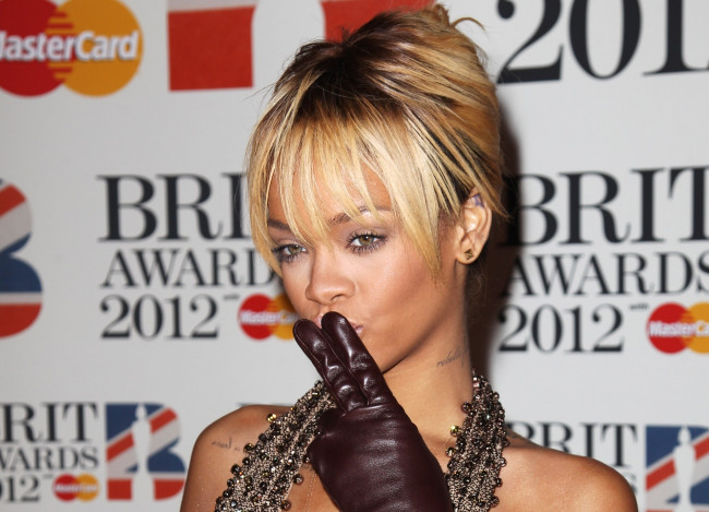 Обои картинки фото rihanna, музыка, сша, регги, дэнсхолл, r, n, b, актриса, филантроп, продюсер, автор, песен, певица