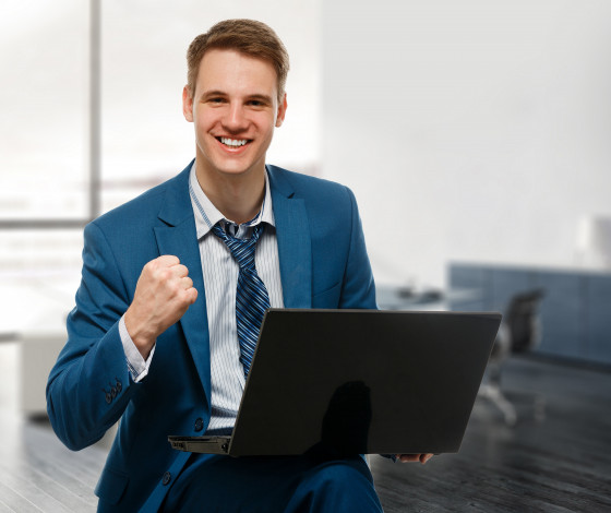 Обои картинки фото мужчины, - unsort, laptop, guy, ноутбук, парень