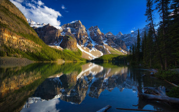 Картинка природа реки озера альберта банф озеро морейн горы moraine lake canada valley of the ten peaks alberta banff national park долина десяти пиков канада отражение деревья
