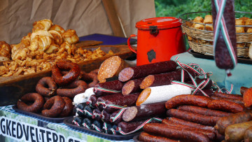 Картинка еда колбасные+изделия прилавок