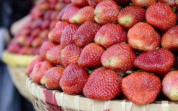 Картинка еда клубника +земляника корзина много