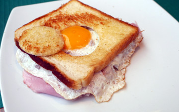 Картинка еда Яичные+блюда обжаренный хлеб глазунья