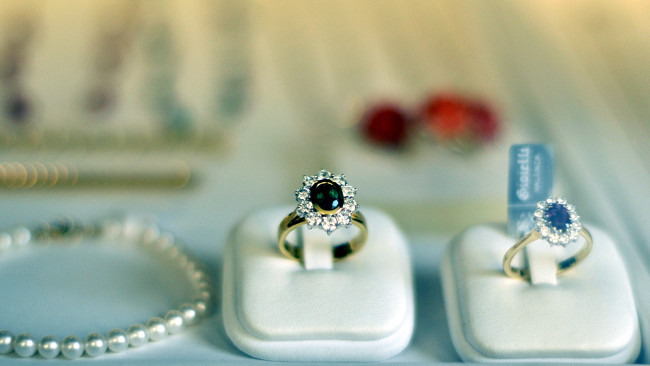 Обои картинки фото разное, украшения,  аксессуары,  веера, кольца