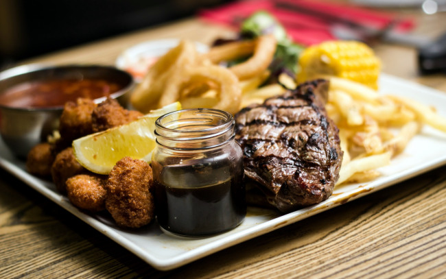 Обои картинки фото еда, мясные блюда, соус, мясо, лимон