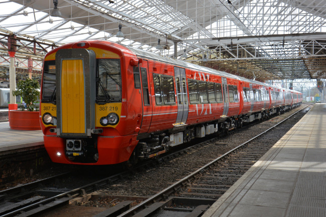 Обои картинки фото техника, метро, состав, локомотив