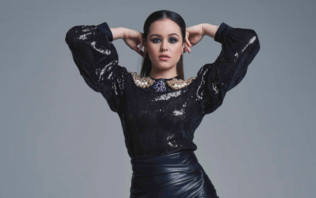 Обои картинки фото hayley orrantia, девушки, - брюнетки,  шатенки, hayley, orrantia