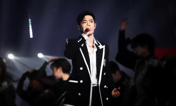 Картинка мужчины xiao+zhan актер певец микрофон подтанцовка