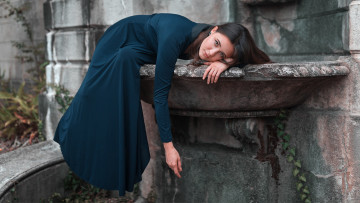 Картинка девушки -+брюнетки +шатенки синий девушка лежит брюнетки