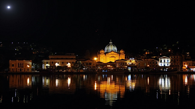 Обои картинки фото города, огни, ночного, дома, река, ночь