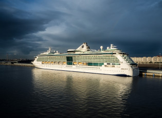 Картинка корабли лайнеры круиз причал лайнер океанский