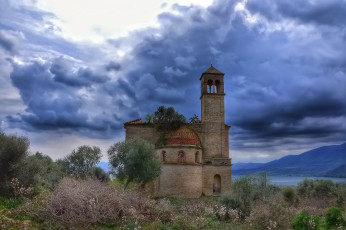 Картинка abbandono города -+католические+соборы +костелы +аббатства горы аббатство озеро