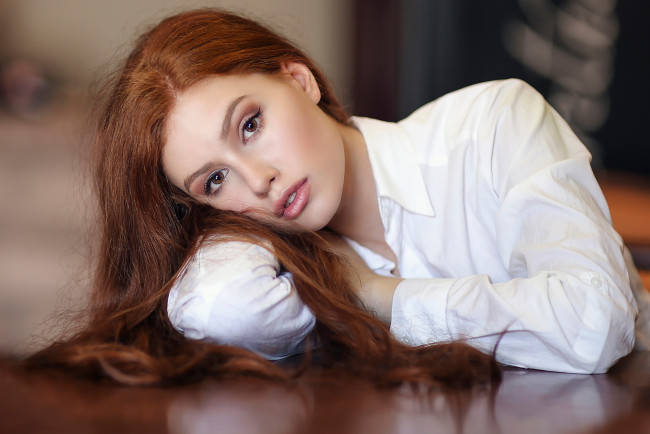 Обои картинки фото девушки, alessandro di cicco, губки, alessandro, di, cicco, waiter, кареглазая