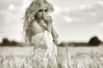 Картинка девушки -unsort+ Черно-белые+обои взгляд лицо