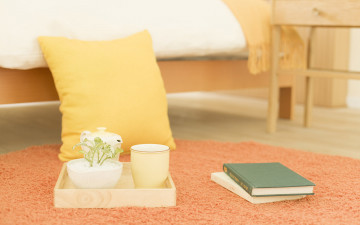 Картинка разное канцелярия +книги ковер подушка чашка ящик книги кровать