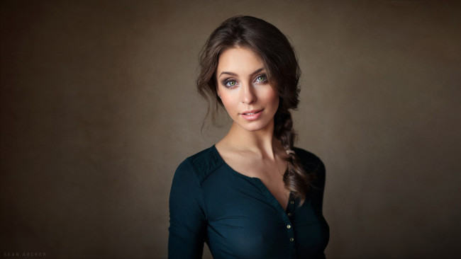 Обои картинки фото девушки, -unsort , брюнетки, темноволосые, фон, взгляд, девушка, anastasiya peredistova