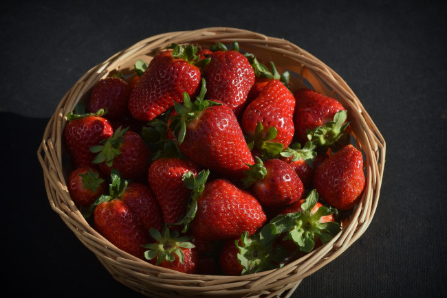 Обои картинки фото еда, клубника,  земляника, снедь