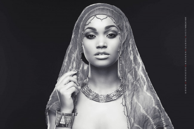 Обои картинки фото календари, компьютерный дизайн, женщина, девушка, взгляд, браслет, 2019, calendar, украшение, колье