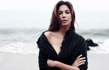 Картинка moran+atias девушки moran atias девушка модель актриса брюнетка поза причёска макияж взгляд красотка израиль