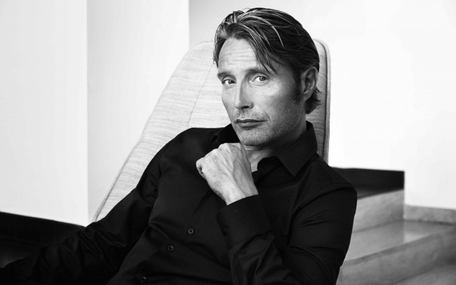 Обои картинки фото мужчины, mads mikkelsen, монохром