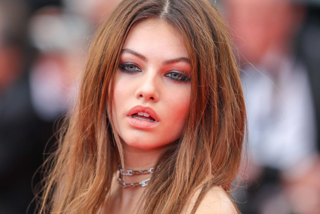 Обои картинки фото thylane blondeau, девушки, thylane, blondeau, портрет, лицо, шатенка, девушка, модель, актриса, франция, француженка, красотка, сексуальная, поза, взгляд, макияж