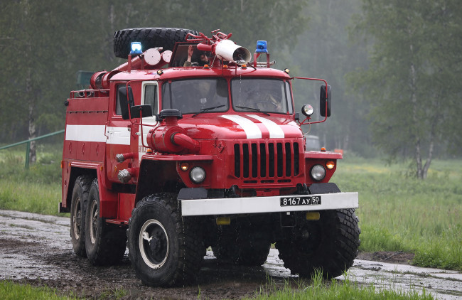 Обои картинки фото автомобили, пожарные машины, ural